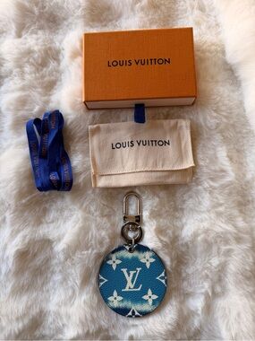 LOUIS VUITTON Blue Watercolor Monogram Round Bag Charm Keychain M69272